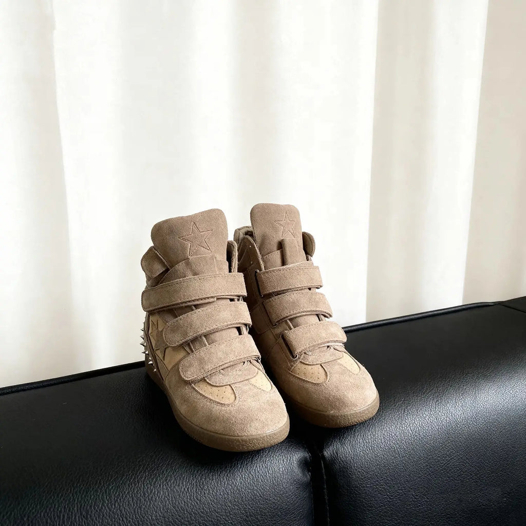 Lace-Up Sneakers – Medium Heel