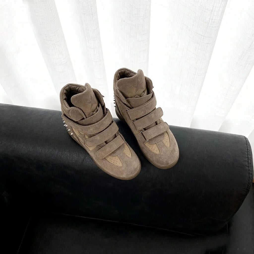 Lace-Up Sneakers – Medium Heel