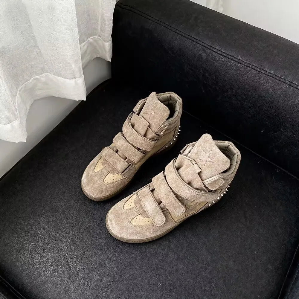 Lace-Up Sneakers – Medium Heel
