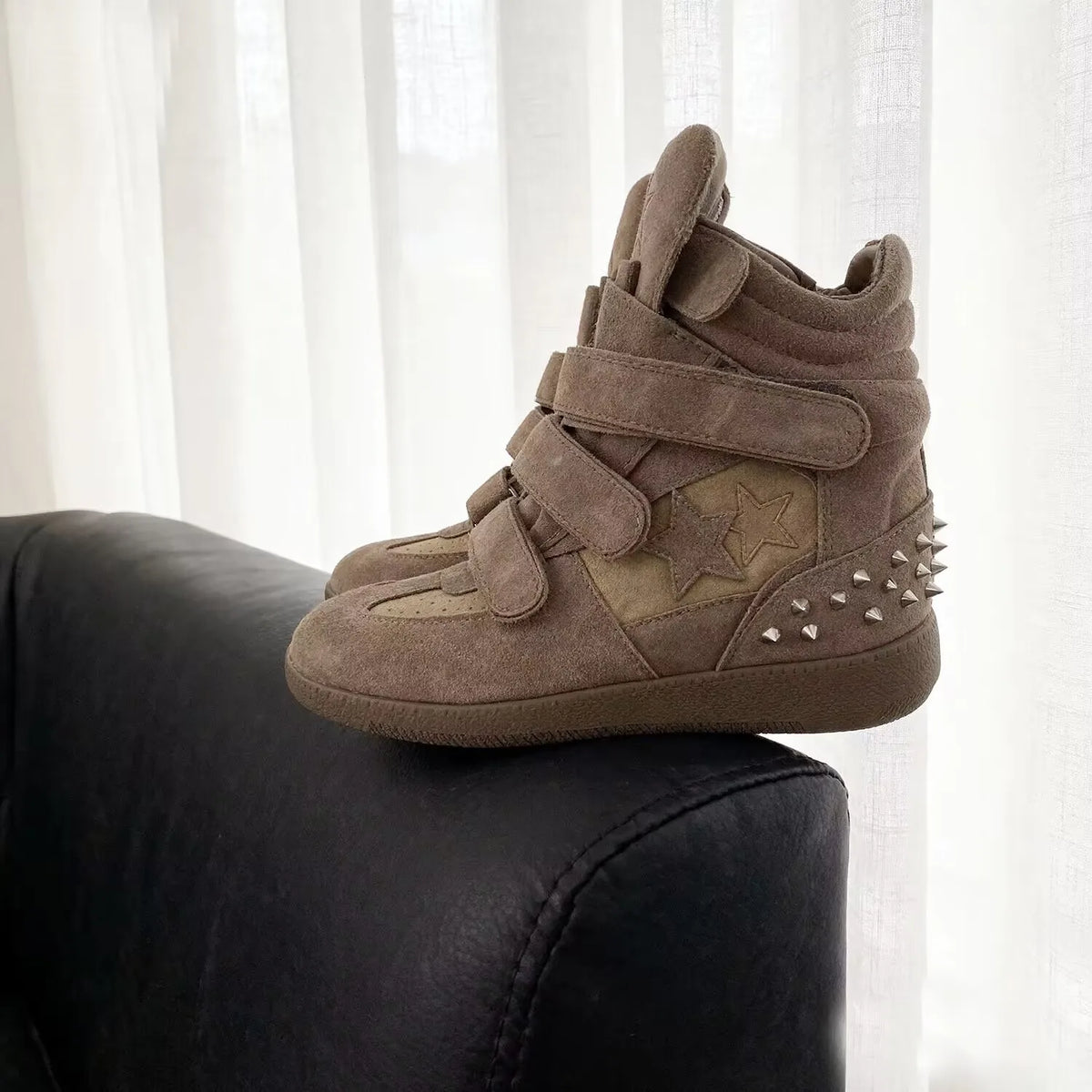 Lace-Up Sneakers – Medium Heel